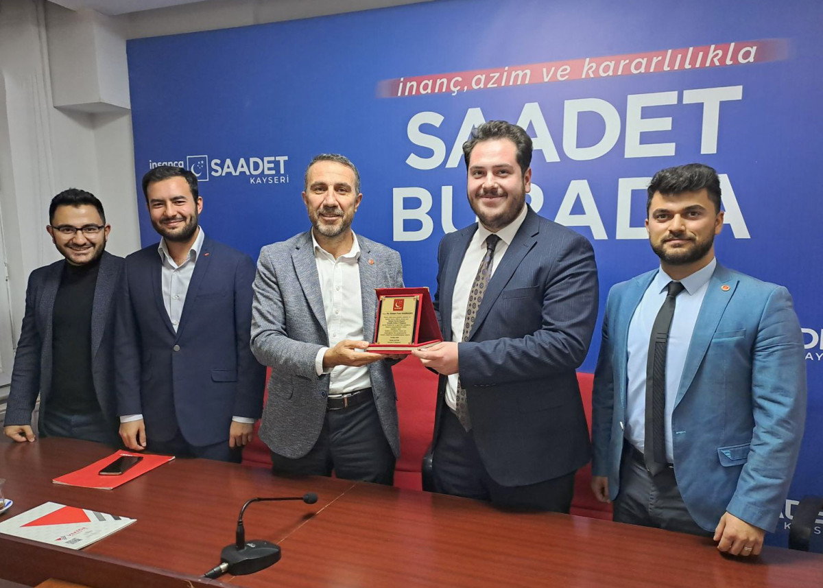 Saadet Partisi Kayseri Gençlik’te Bayrak Değişimi